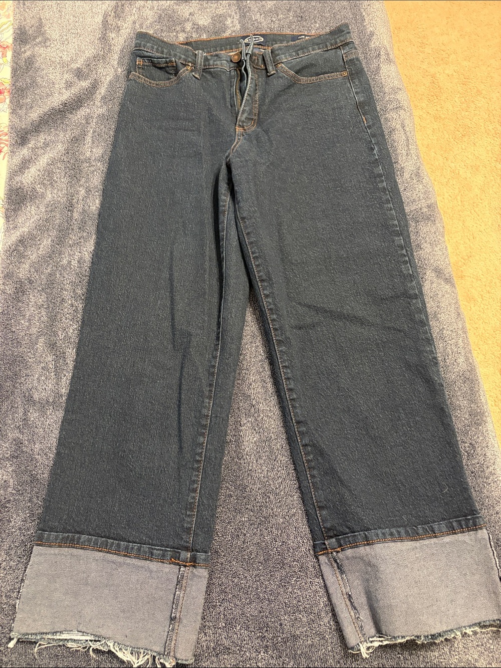 Scoop wide Leg distressed hem jeans